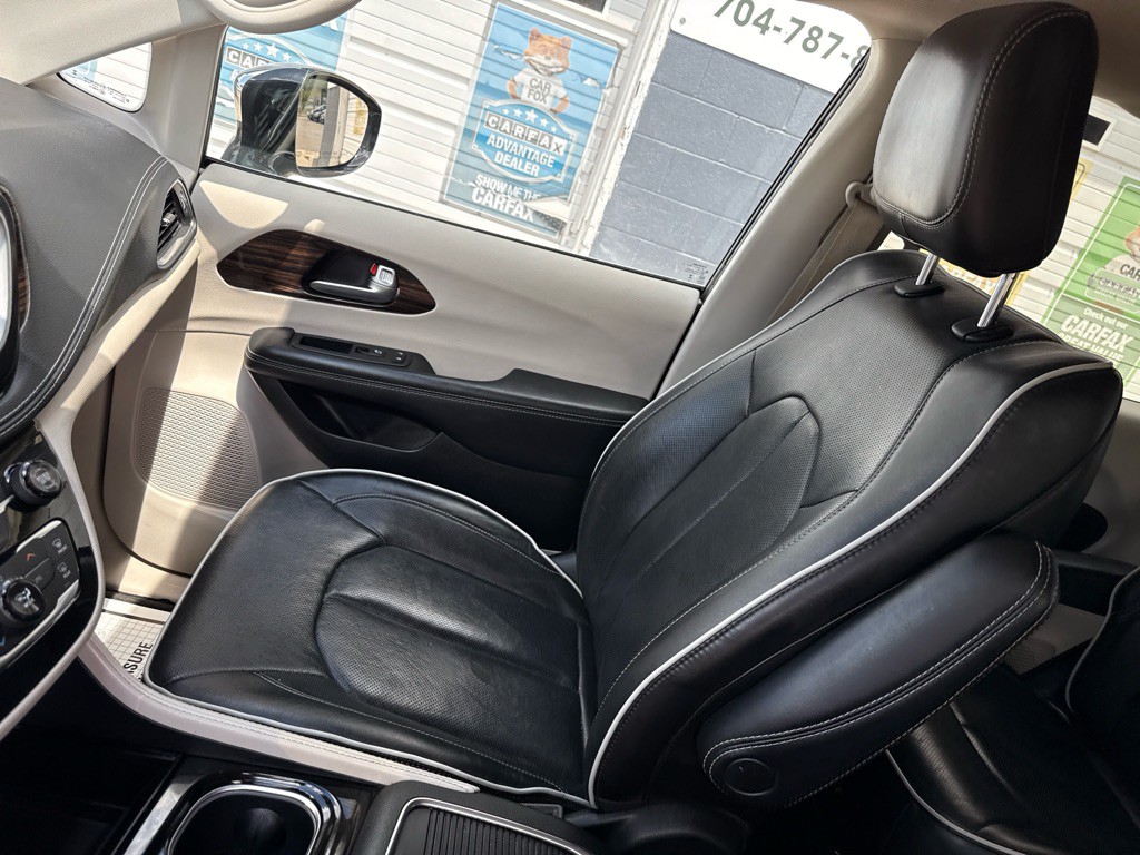 2023 Chrysler Pacifica Image 10