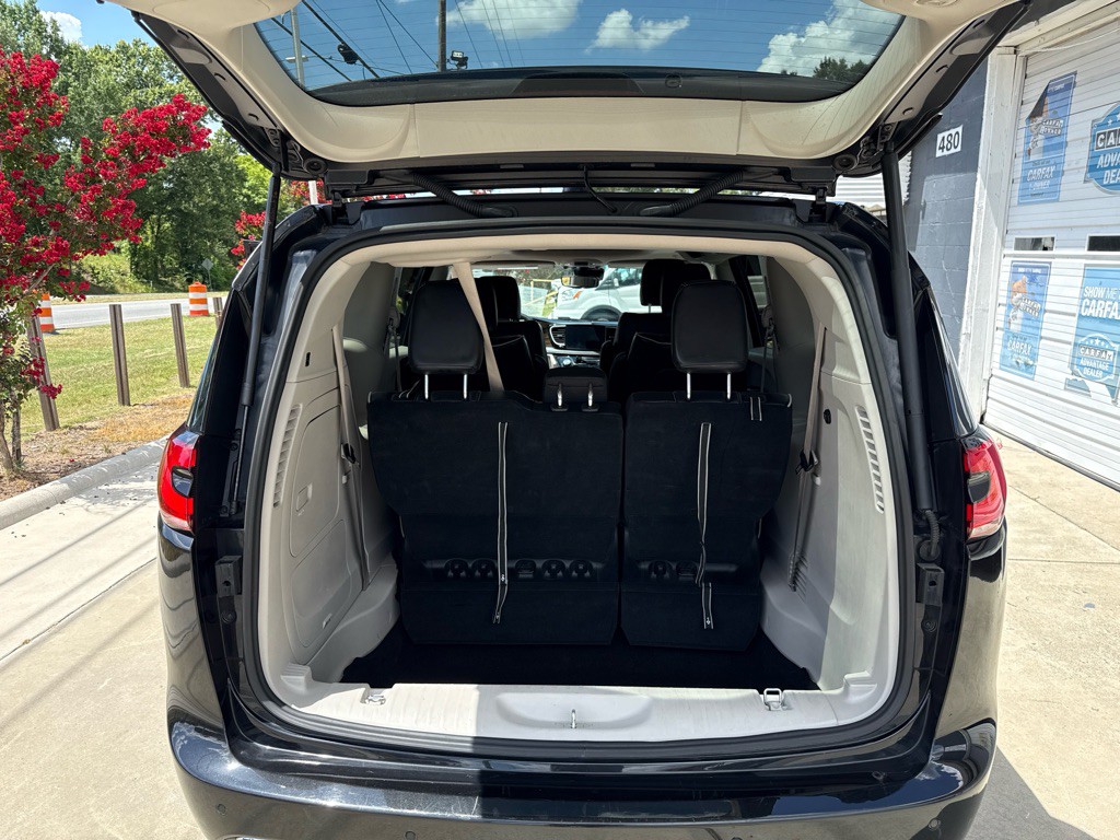 2023 Chrysler Pacifica Image 13