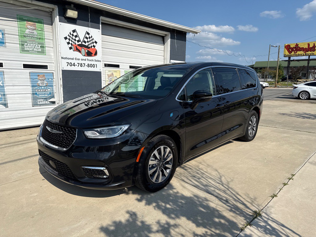 2024 Chrysler Pacifica Image 1