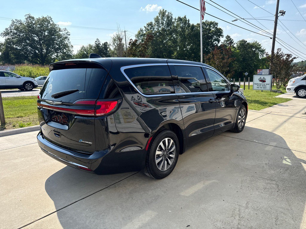 2024 Chrysler Pacifica Image 5