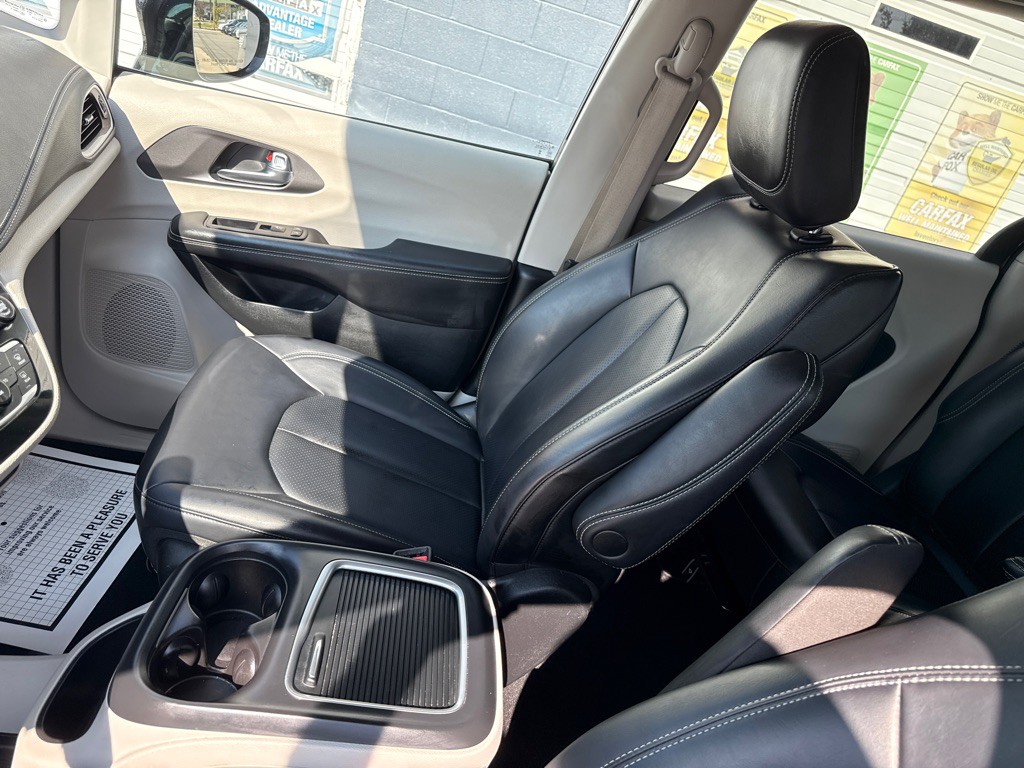 2024 Chrysler Pacifica Image 15