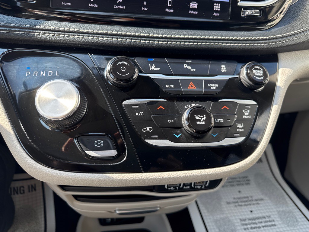 2024 Chrysler Pacifica Image 18