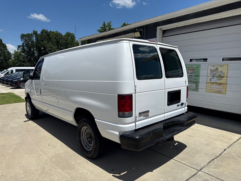 2011 Ford Econoline Image 2