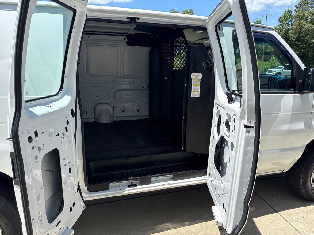 2011 Ford Econoline Image 10