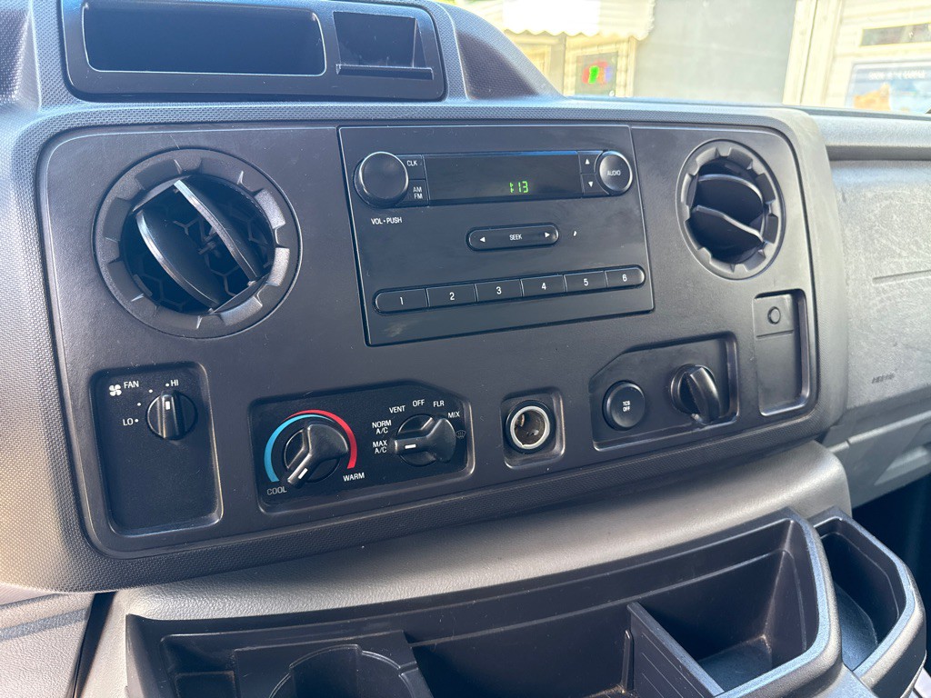 2011 Ford Econoline Image 14