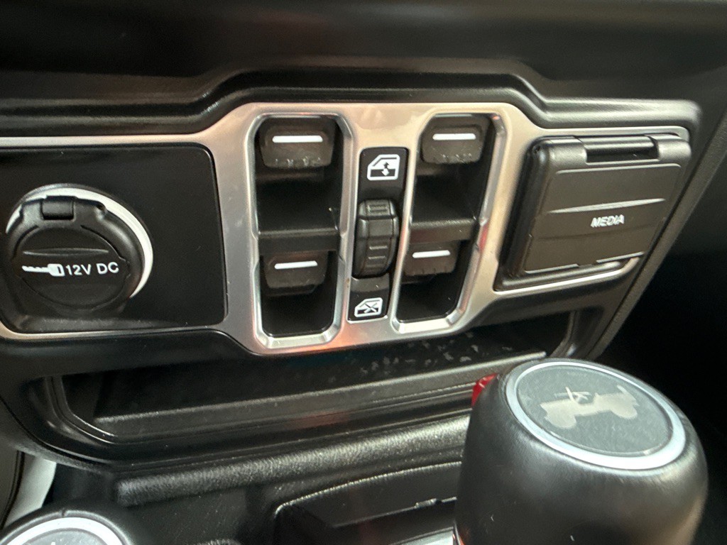 2023 Jeep Wrangler Image 18
