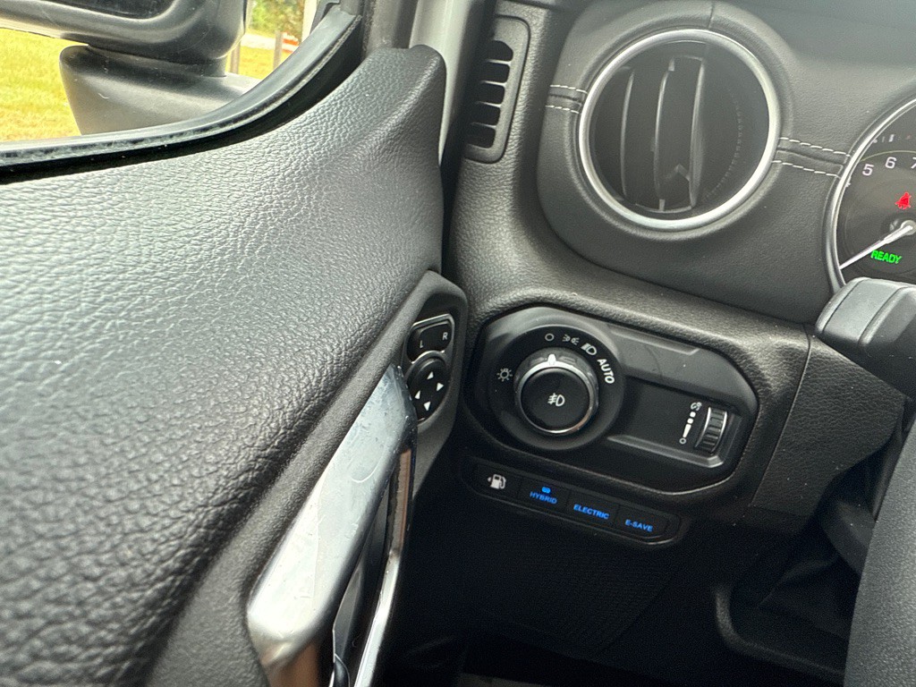 2023 Jeep Wrangler Image 19