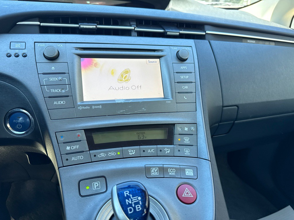 2013 Toyota Prius Image 10