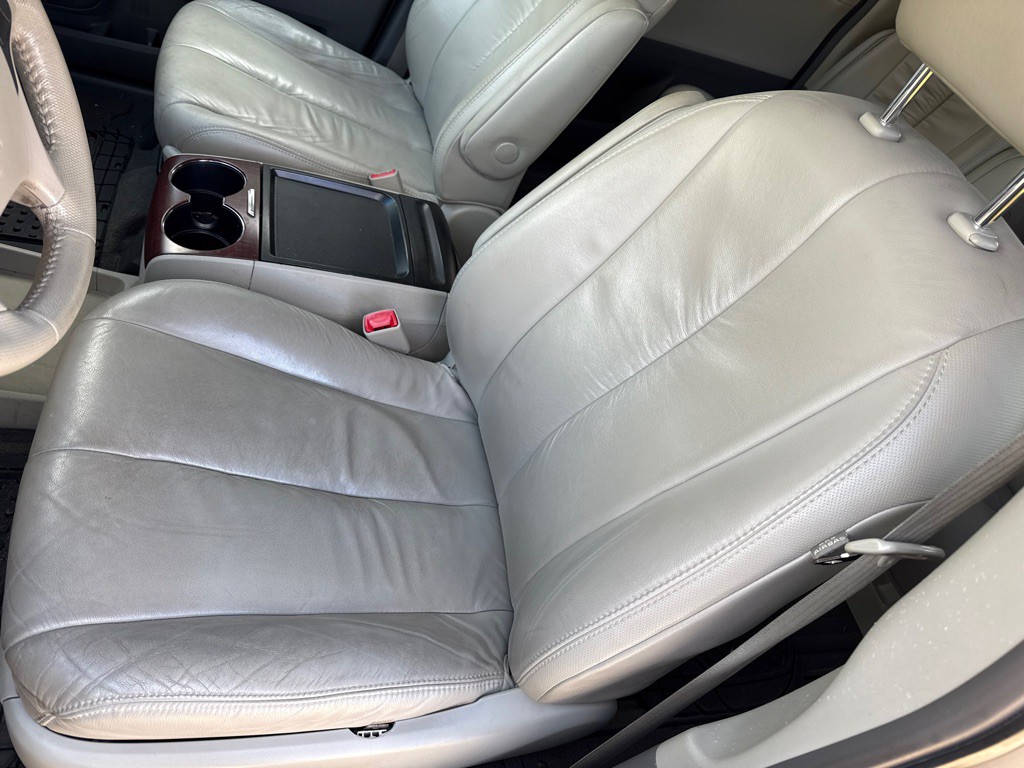 2011 Toyota Sienna Image 7