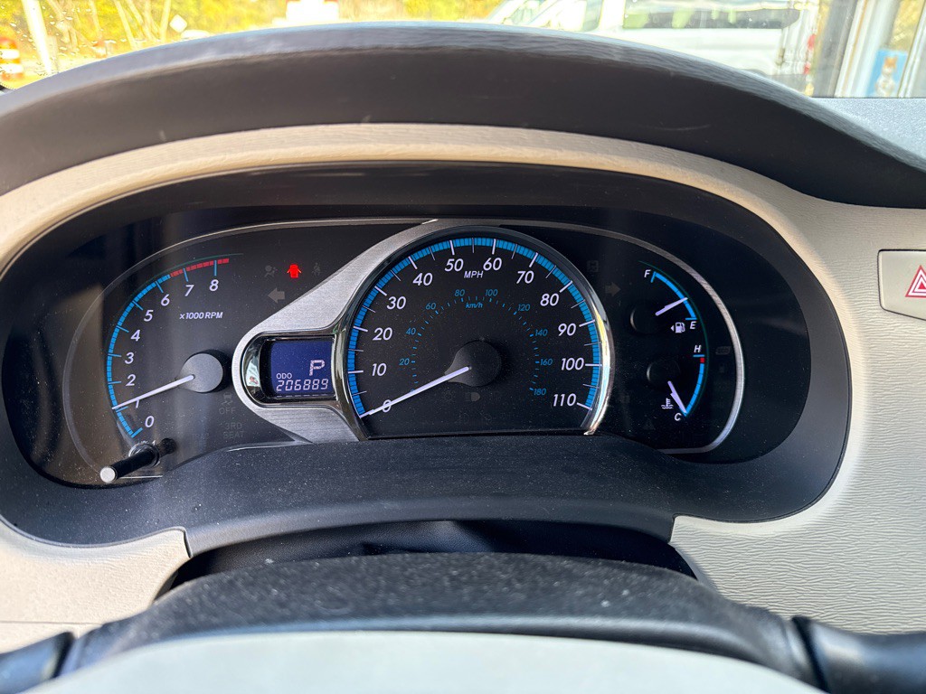 2011 Toyota Sienna Image 10