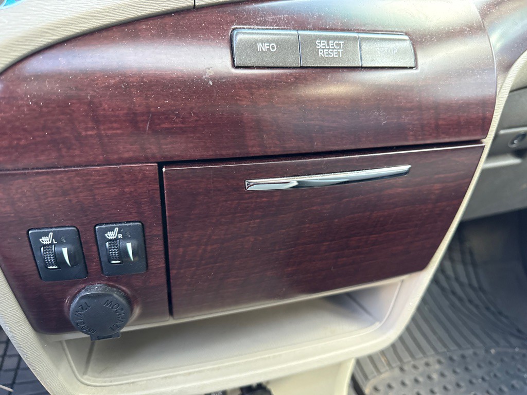 2011 Toyota Sienna Image 14