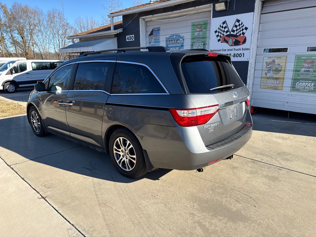 2011 Honda Odyssey Image 2