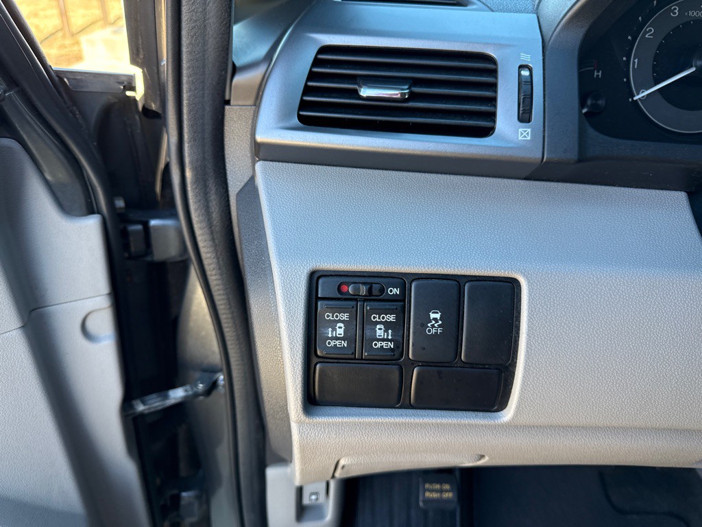 2011 Honda Odyssey Image 12