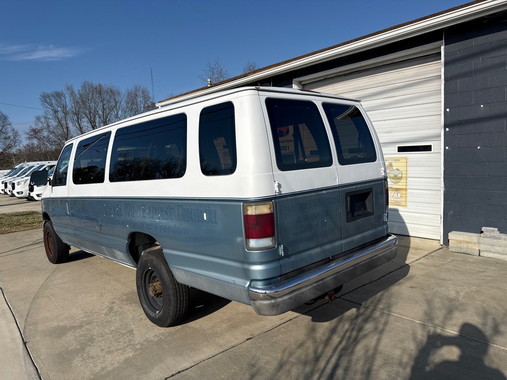 1992 Ford Econoline Image 2