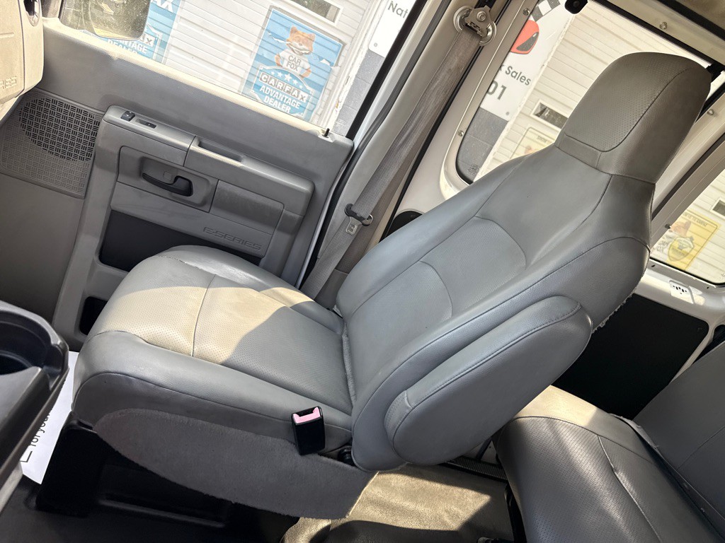 2014 Ford Econoline Image 18