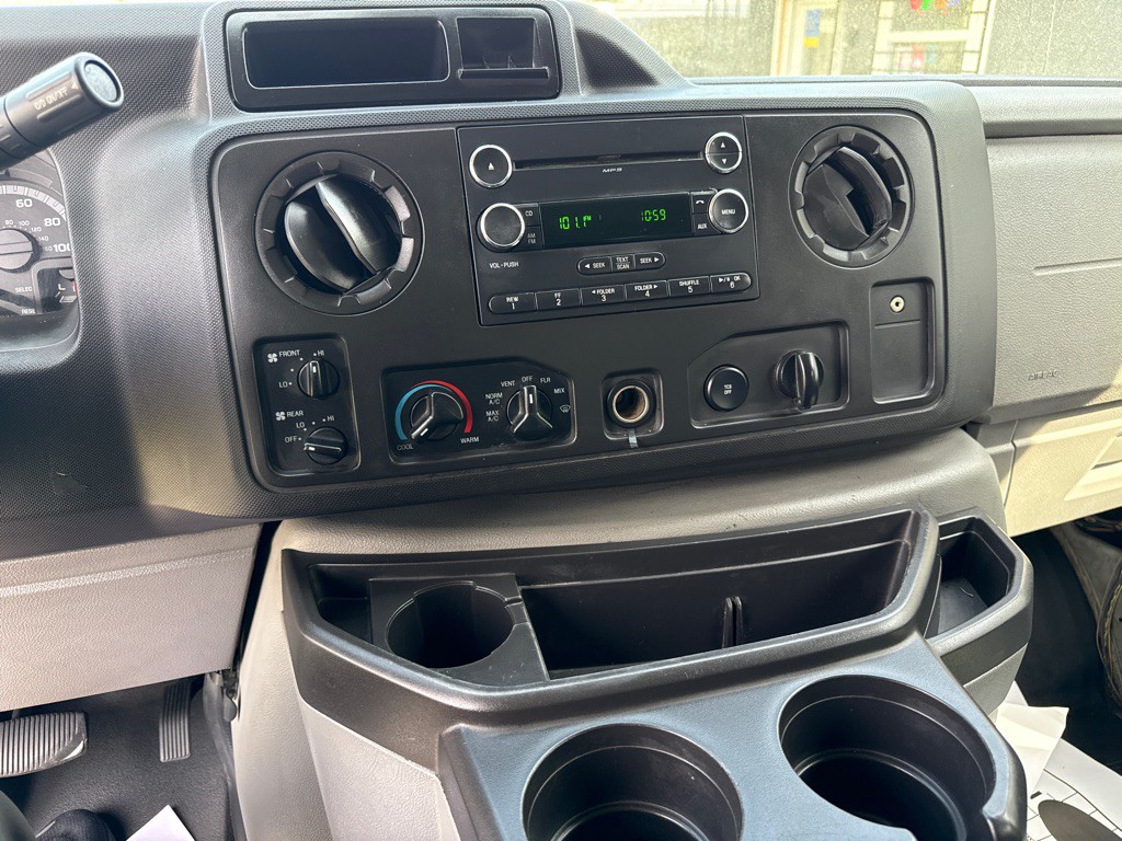 2014 Ford Econoline Image 19