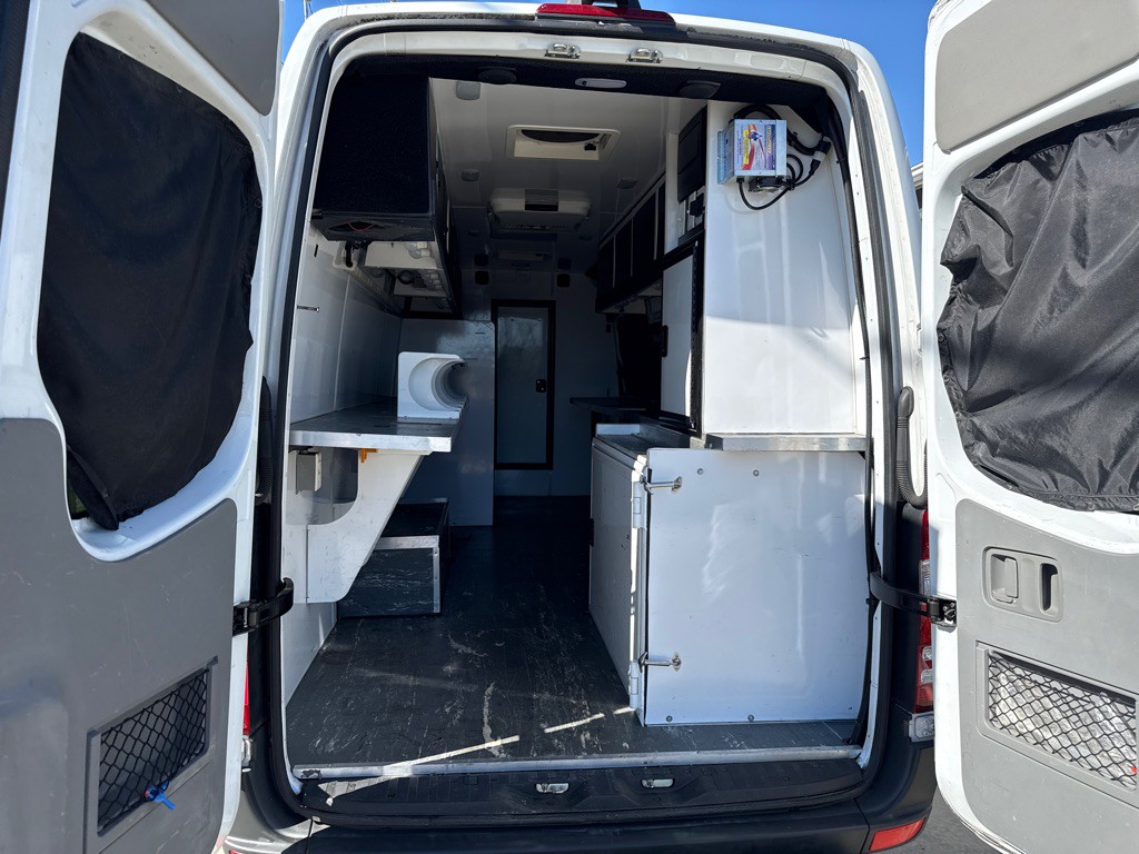 2017 Mercedes-Benz Sprinter Image 6