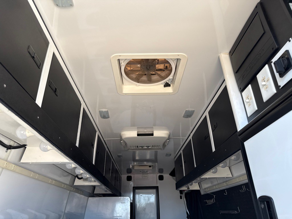 2017 Mercedes-Benz Sprinter Image 13