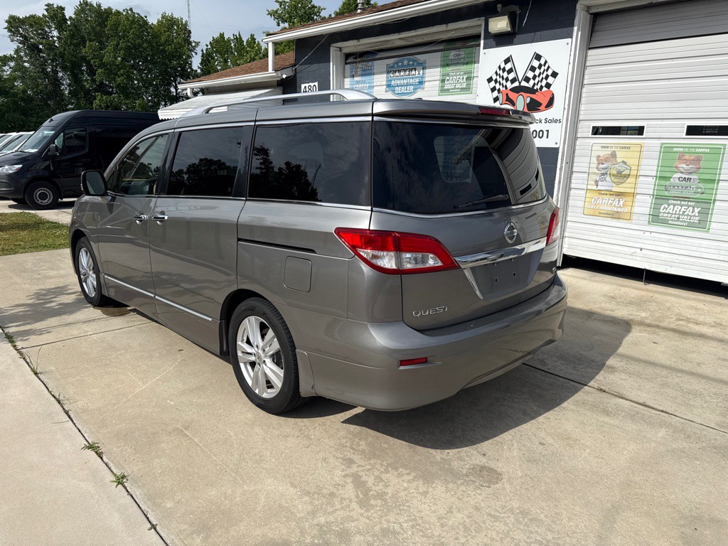 2013 Nissan Quest Image 2