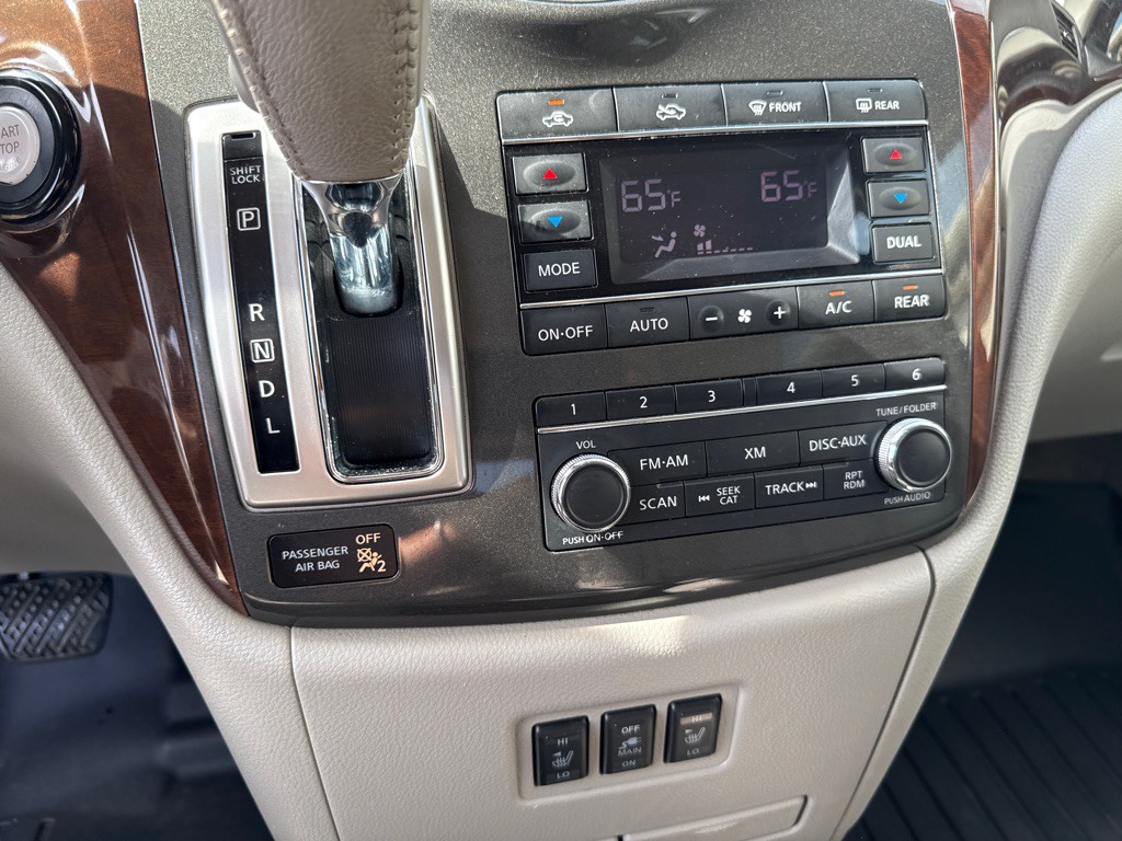 2013 Nissan Quest Image 16