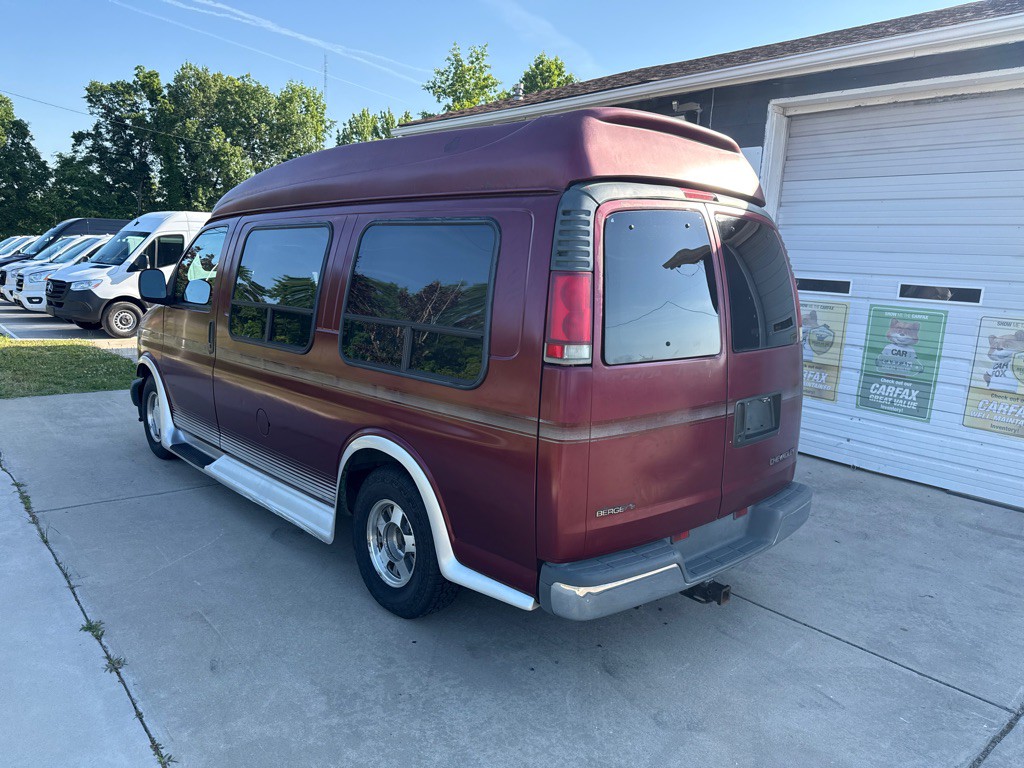 1998 Chevrolet Express Image 2
