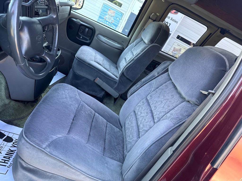 1998 Chevrolet Express Image 7