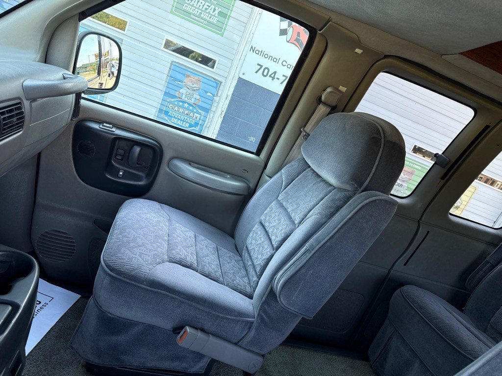1998 Chevrolet Express Image 8