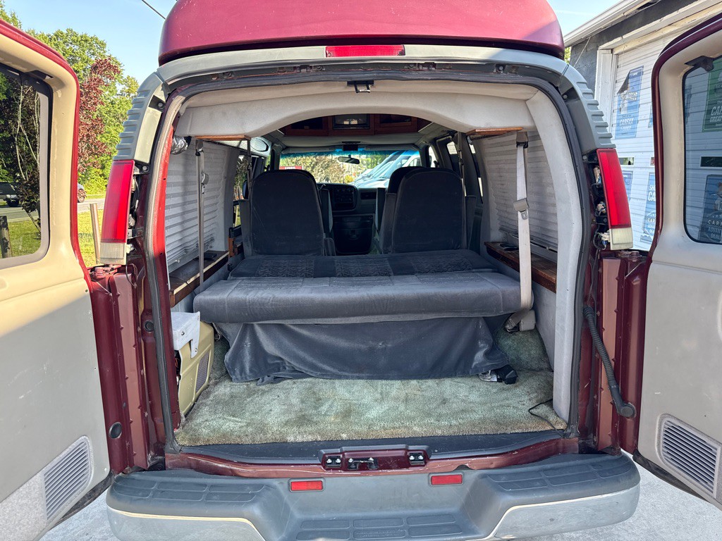1998 Chevrolet Express Image 11