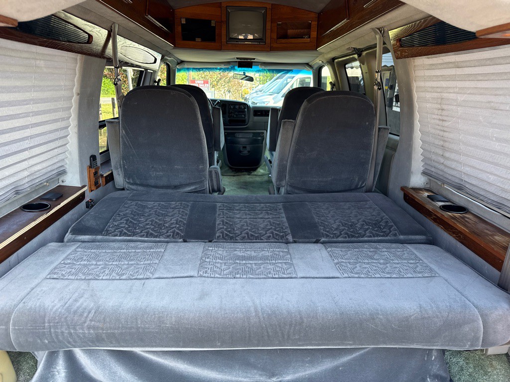 1998 Chevrolet Express Image 12