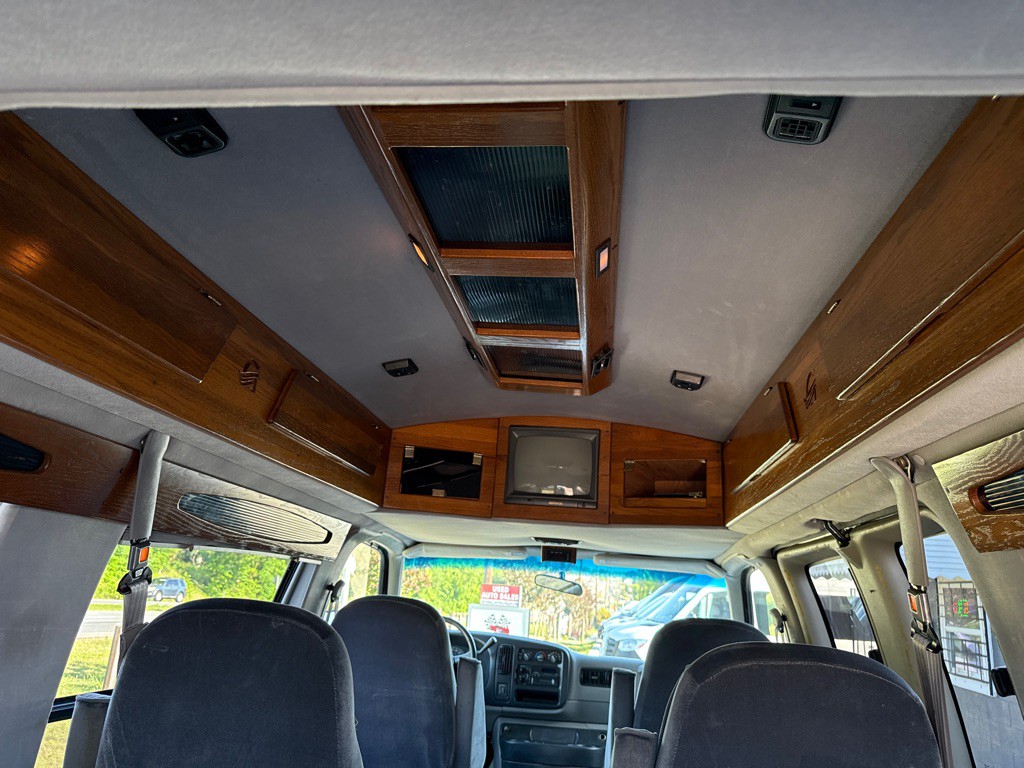 1998 Chevrolet Express Image 13