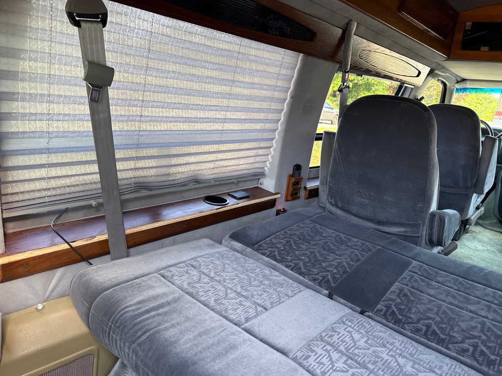 1998 Chevrolet Express Image 14