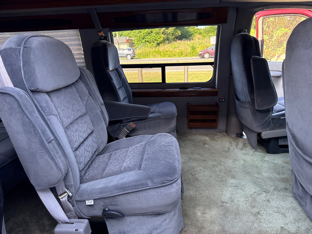 1998 Chevrolet Express Image 17