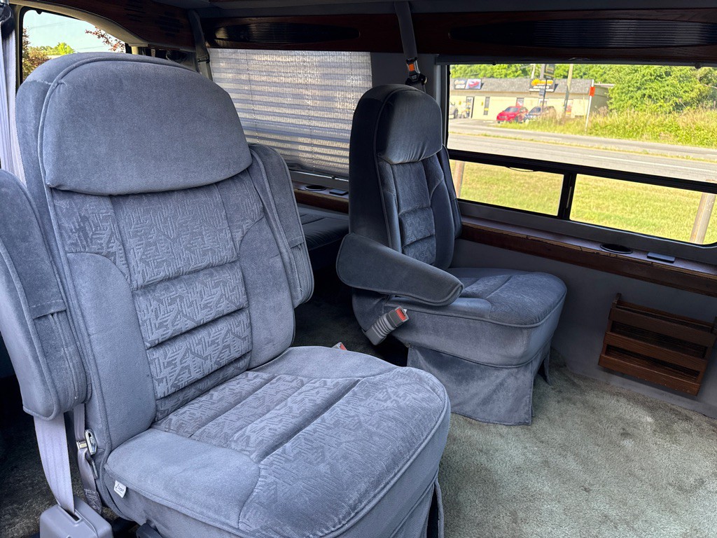 1998 Chevrolet Express Image 18