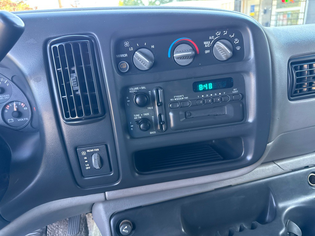 1998 Chevrolet Express Image 20