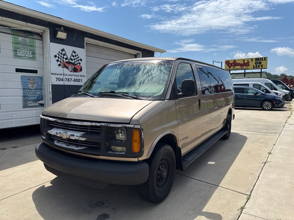 2001 Chevrolet Express Image 1