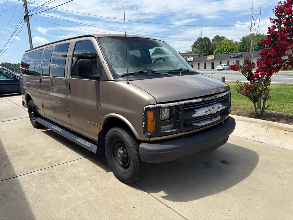 2001 Chevrolet Express Image 4