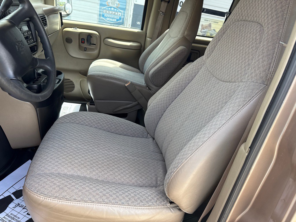 2001 Chevrolet Express Image 5