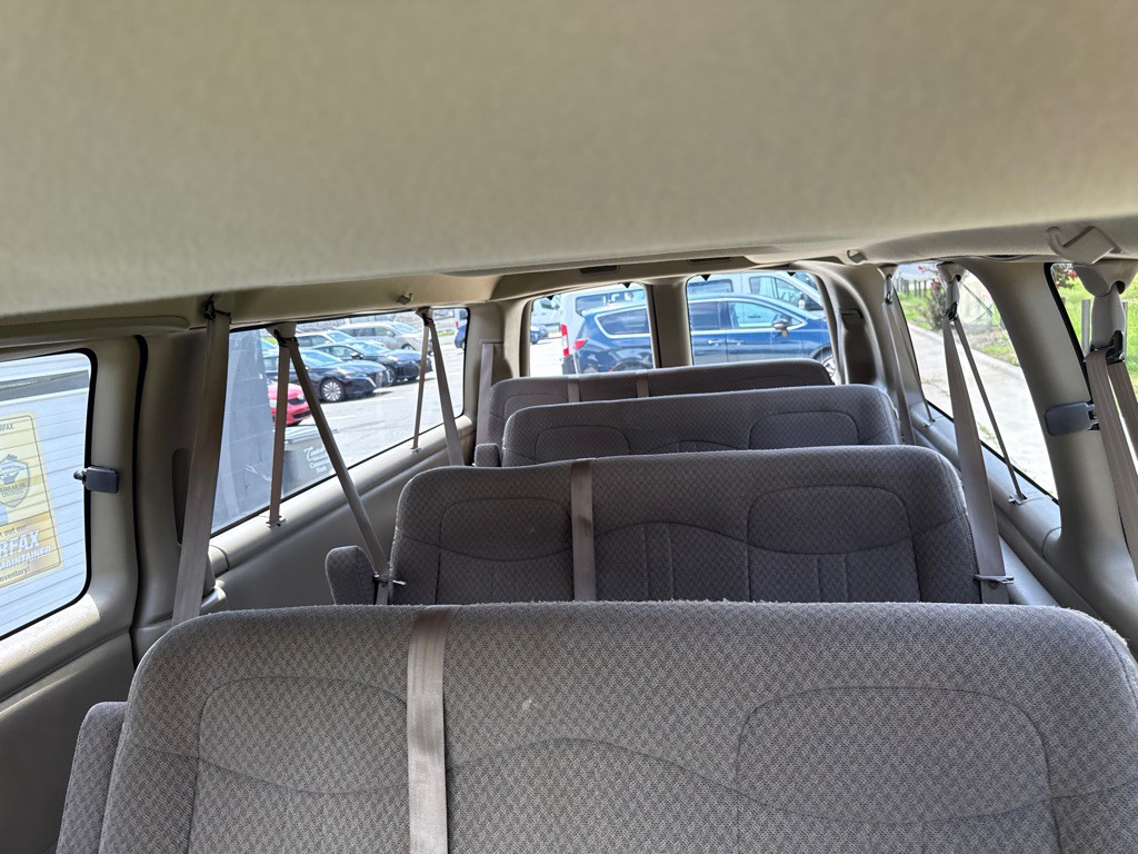 2001 Chevrolet Express Image 6