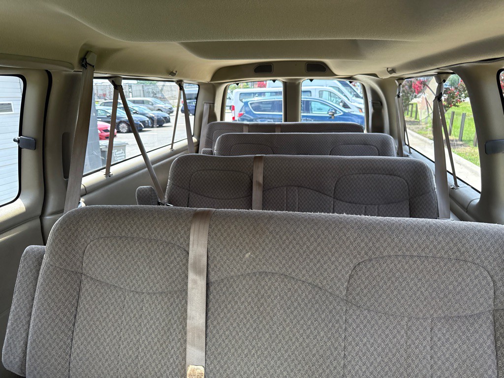 2001 Chevrolet Express Image 15