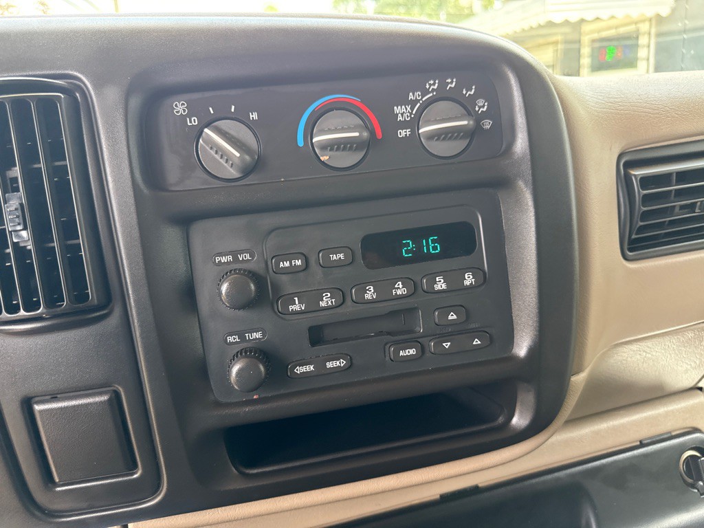 2001 Chevrolet Express Image 16