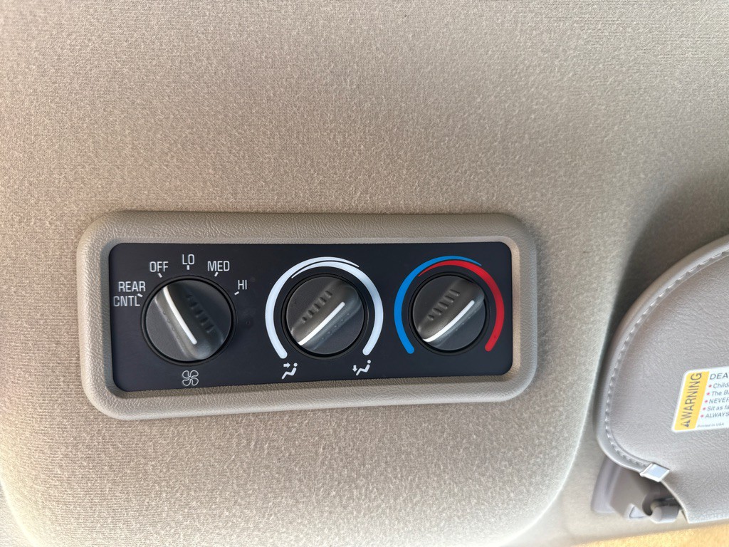 2001 Chevrolet Express Image 17