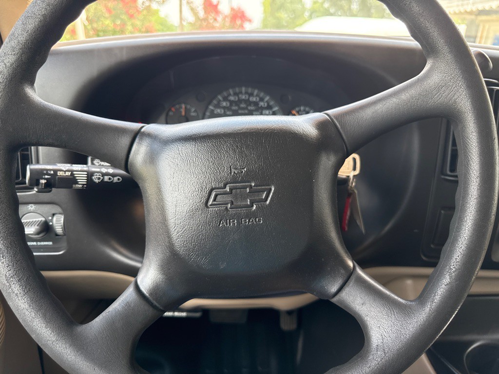 2001 Chevrolet Express Image 19