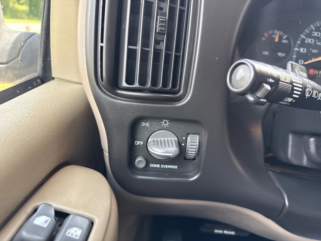 2001 Chevrolet Express Image 20