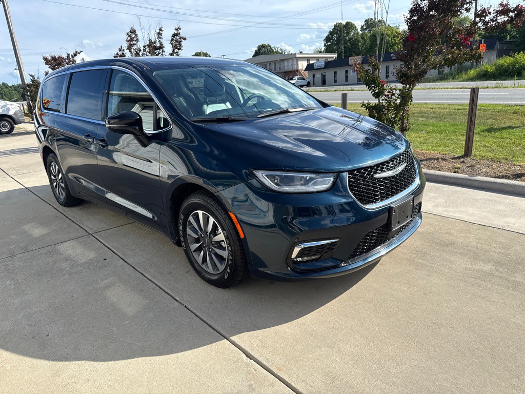 2024 Chrysler Pacifica Image 5