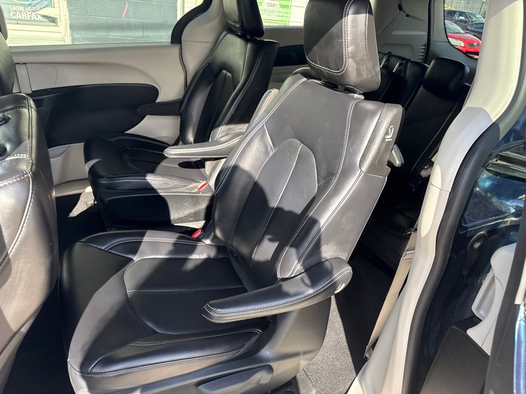 2024 Chrysler Pacifica Image 9