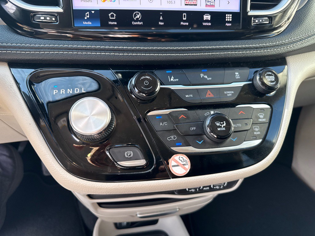 2024 Chrysler Pacifica Image 16