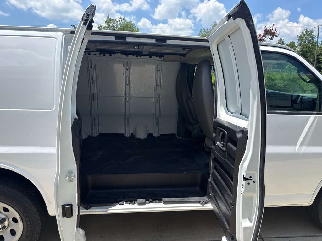 2013 Chevrolet Express Image 9