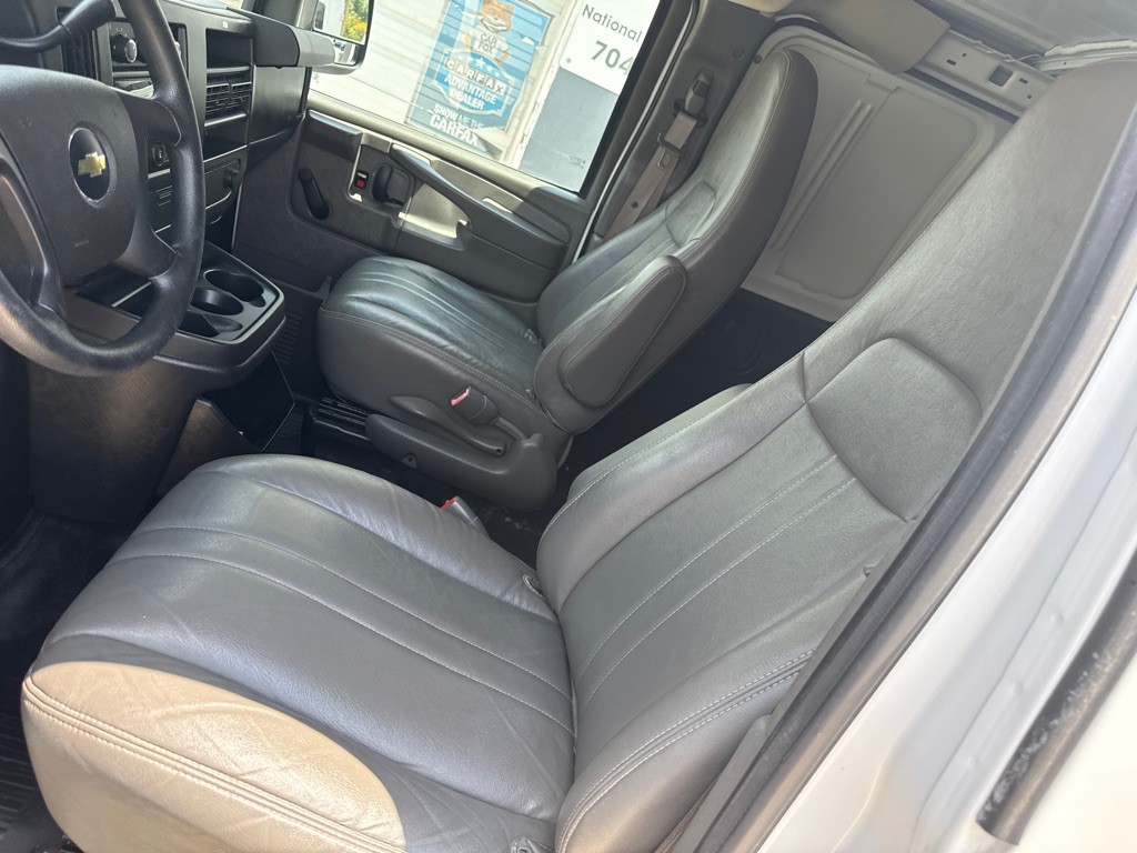 2013 Chevrolet Express Image 12