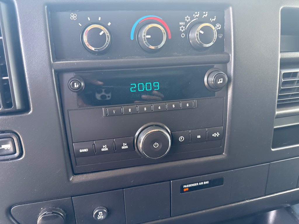 2013 Chevrolet Express Image 15