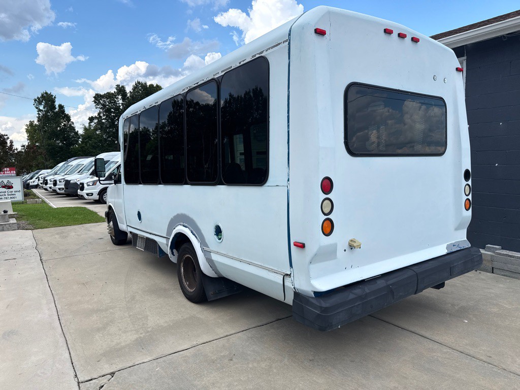 2016 Chevrolet Express Image 2